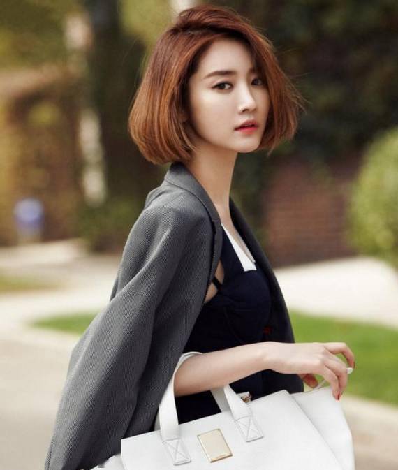 中分|女人留偏分发型,显得更漂亮!