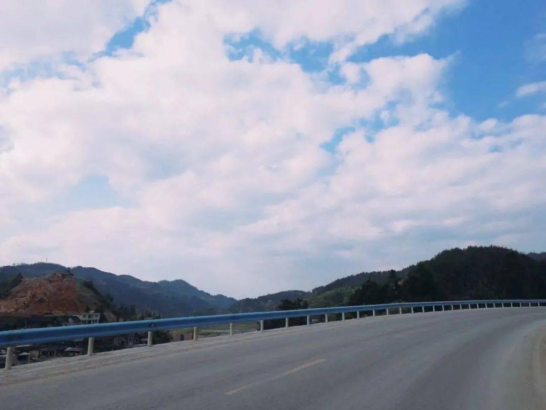 贵州黔东南麻江县——工设201褚怡孜,王忆媛增添了繁华的色彩它们给这