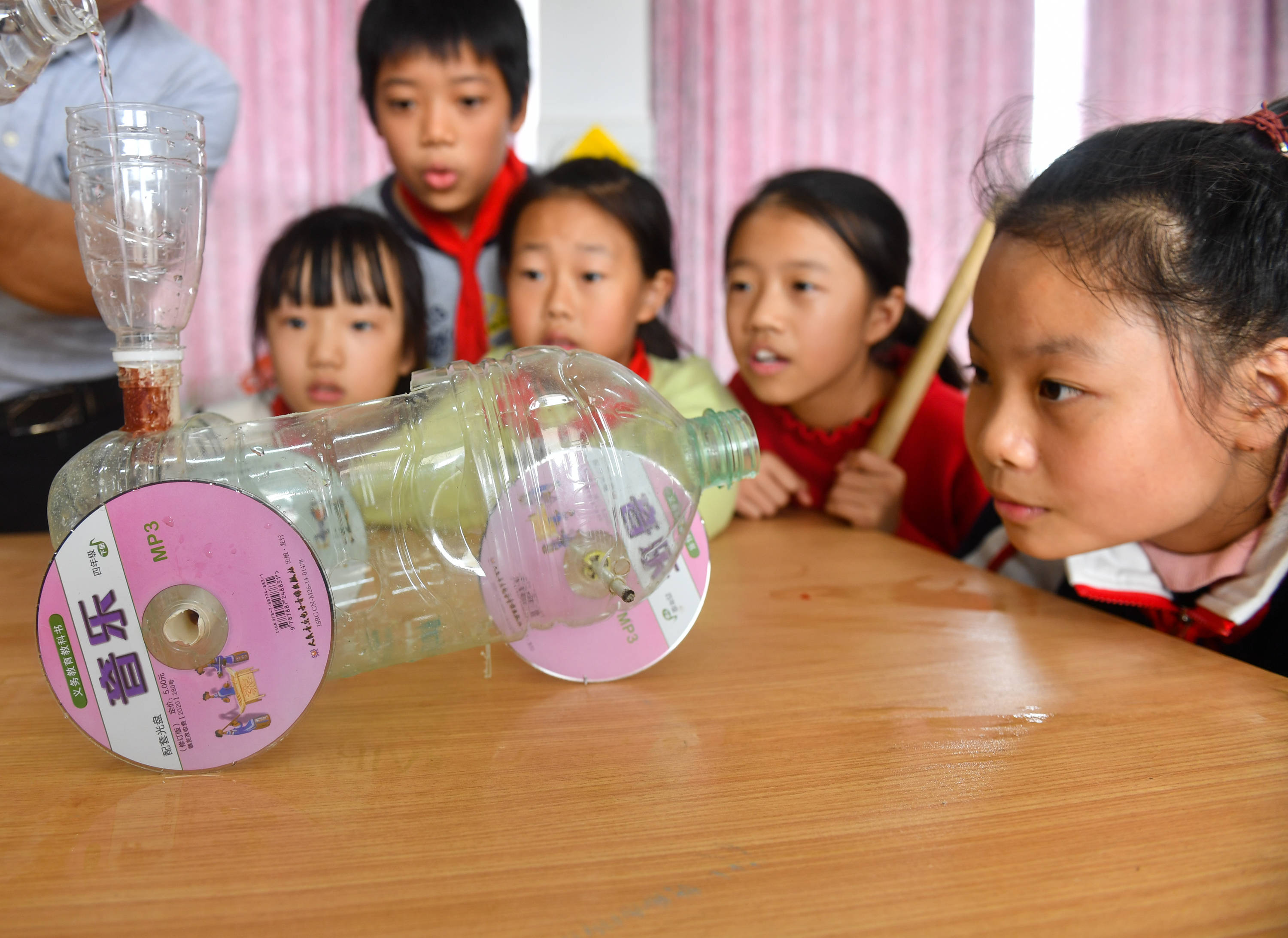 李学|“顽童”老师的百宝课堂