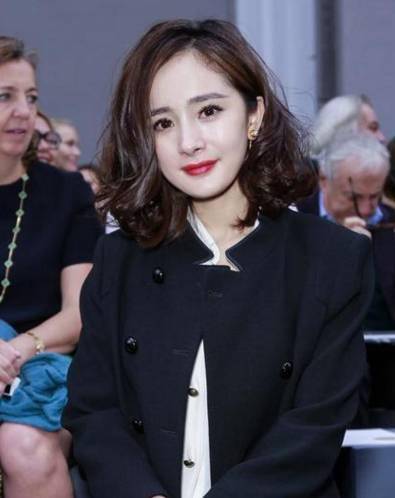 中分|女人留偏分发型,显得更漂亮!