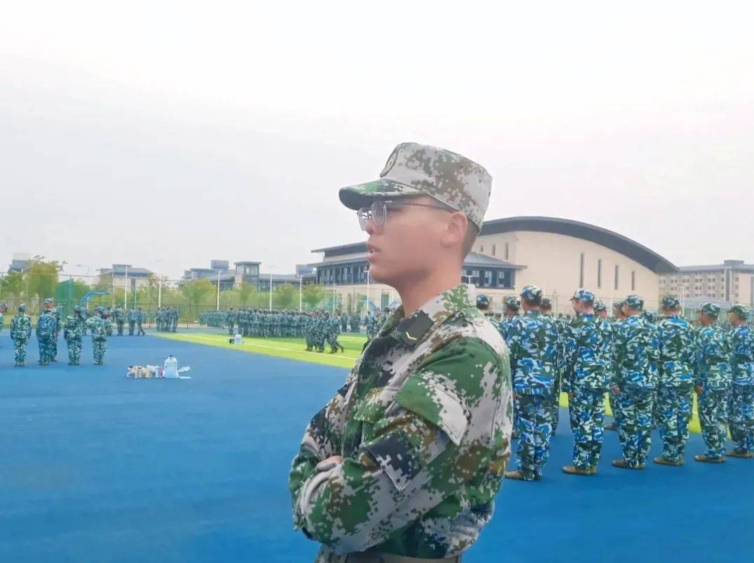 不要回顾来路 来路无可眷恋,值得期待的只有前方 19  五连七排张教官