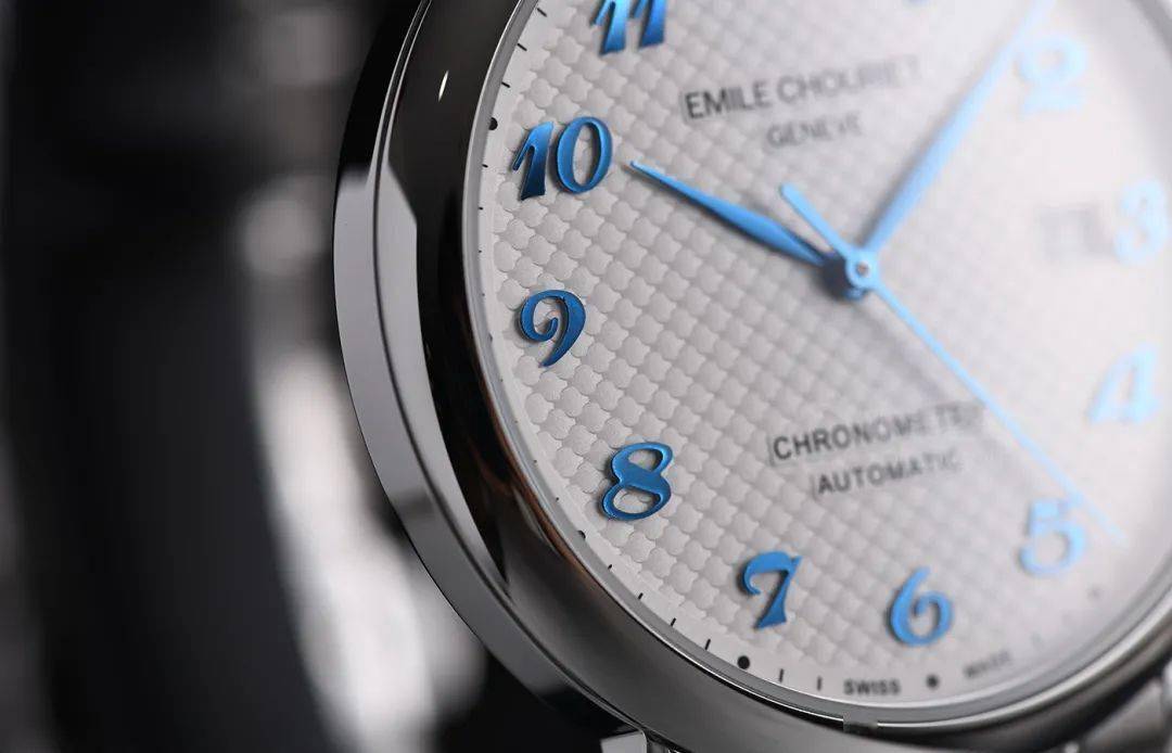 莱蒙|公价1万多 入手高颜值复古范 精准“天文台”腕表