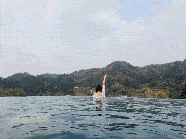 自驾自由行打卡山巅无边界温泉泡池霍山普罗旺斯粉色船仓花海陡沙河