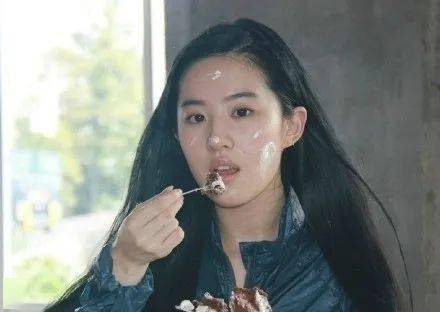 野心|钟楚曦素颜生图流出，她的野心也太大了...