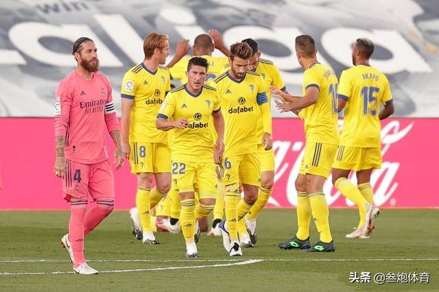 ‘kycom’
5大联赛冠军仅1队不败！3大权门卫冕难度大升 拜仁+巴黎反弹(图7)