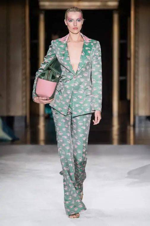 硬货|时尚丨穿薄荷绿总出错？点开收获全网最硬货搭配指南！