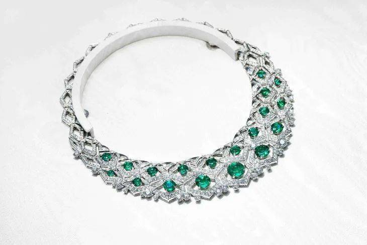 Lancel|壹周潮话题 | 一周看了三场珠宝展，今年又买不成保时捷了！（狗头）