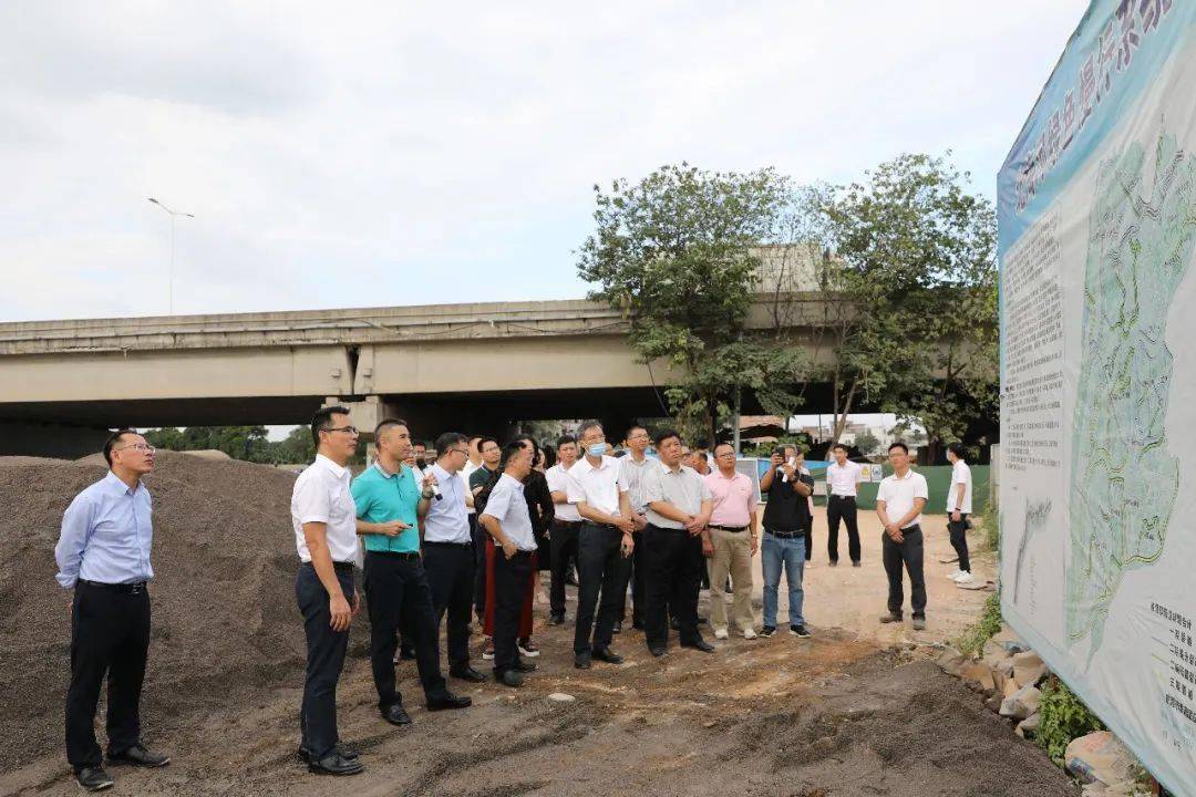 在道滘镇镇委书记谢卫东,镇委副书记,镇长陈涛等领导的陪同下,谢岗镇