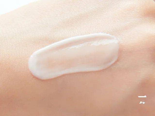 皮肤|抹出“宛如天生”的素颜肌,全靠这个小红罐面霜