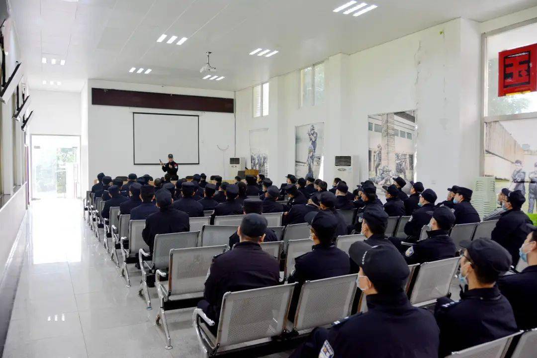 2020年10月20日,涪陵监狱组织参训民警到重庆市公安局李渡民警战训