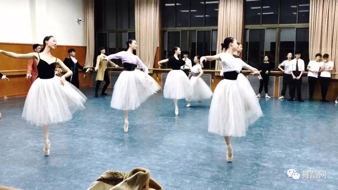 北京舞蹈学院16级芭蕾舞系的可爱仙女们