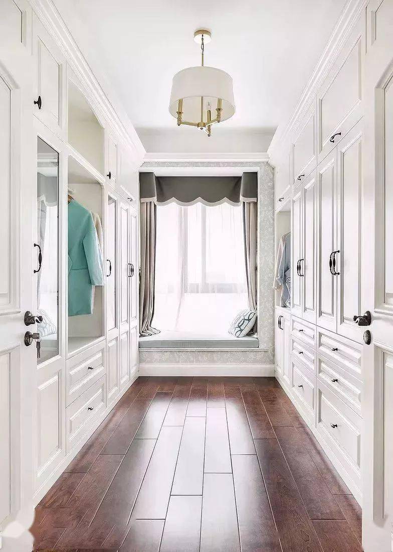 小房间衣帽间的设计效果图 a8c09e6bf9304508baa561dd7ea4d22f.jpeg