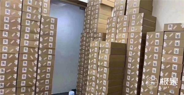 iPhone12“翻车”了？配色“撞脸”大爷内裤，网友