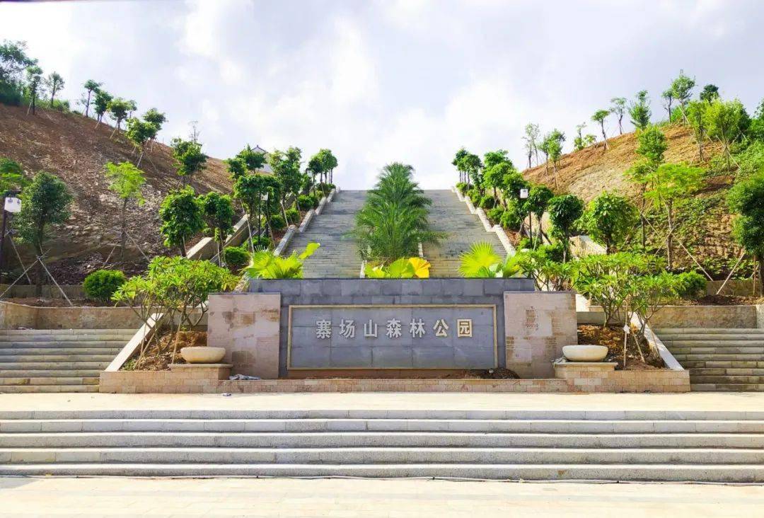 报名通过小编会联系你) 本次登山地点依然选址在 风景秀丽的寨