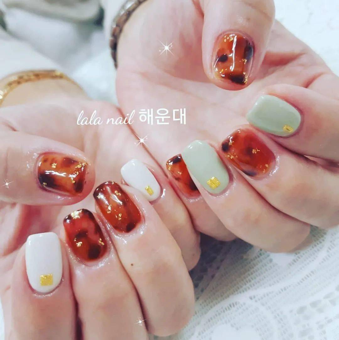 款式|每刻美丨两大流行款式的秋季美甲新鲜直达