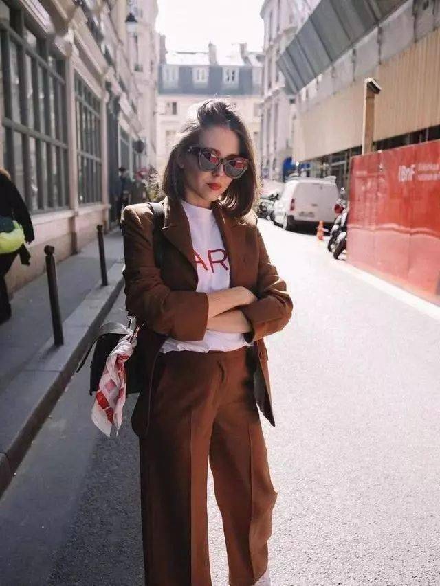 如何选择适合自己的衣服风格和颜色 64fffafbe0384049a290903df29f5dda.jpeg