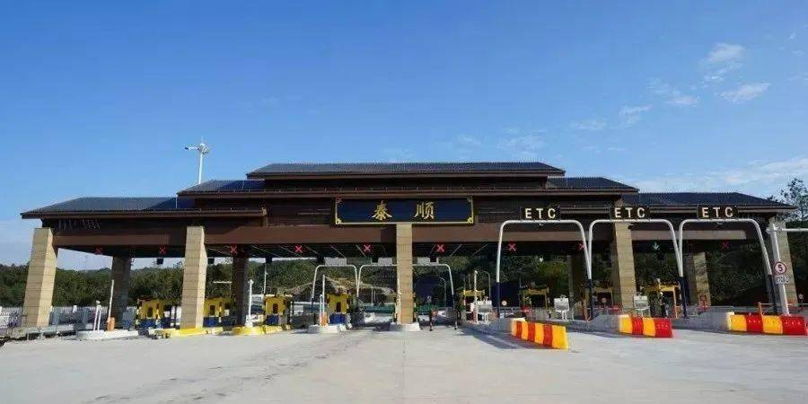 文泰高速全线收费站安装完成!机电工程站好通车前"最后一班岗"