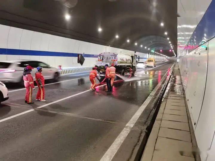 昨晚 10月20日,镇江交警部门发布观音山隧道交通事故情况说明:10月