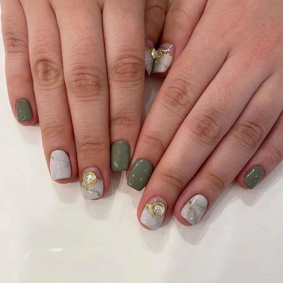 款式|每刻美丨两大流行款式的秋季美甲新鲜直达