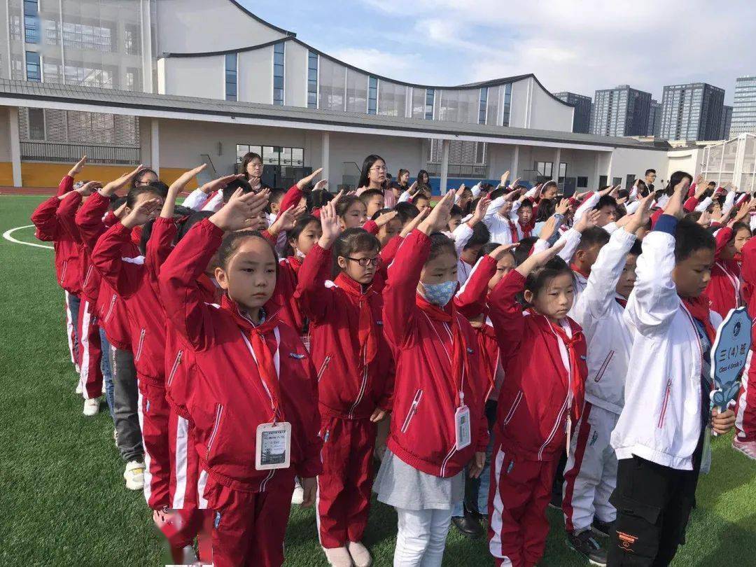 校区风景线向新而行幸福启航盐城市新都路小学举行首次升旗仪式