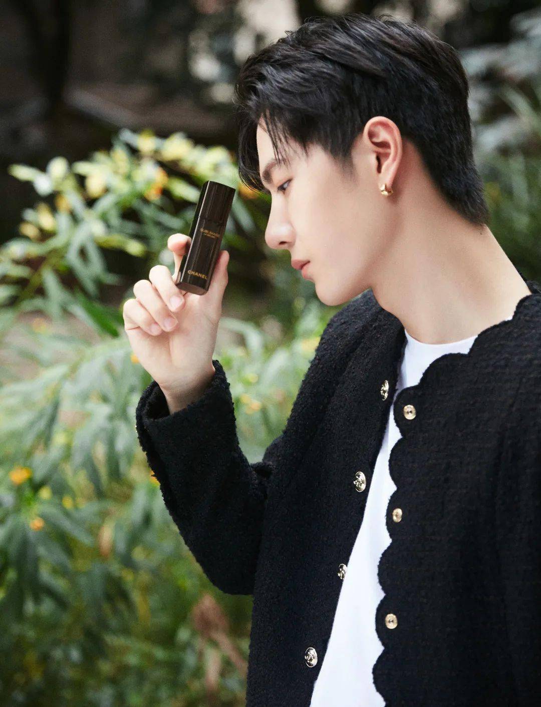 香奈儿|宋茜刘诗诗罕见同框 却不经意被TA给抢了风头！