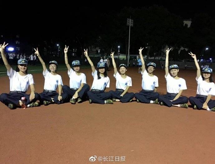 武汉|学霸宿舍！武汉一大学同寝室8名女生全部保研成功