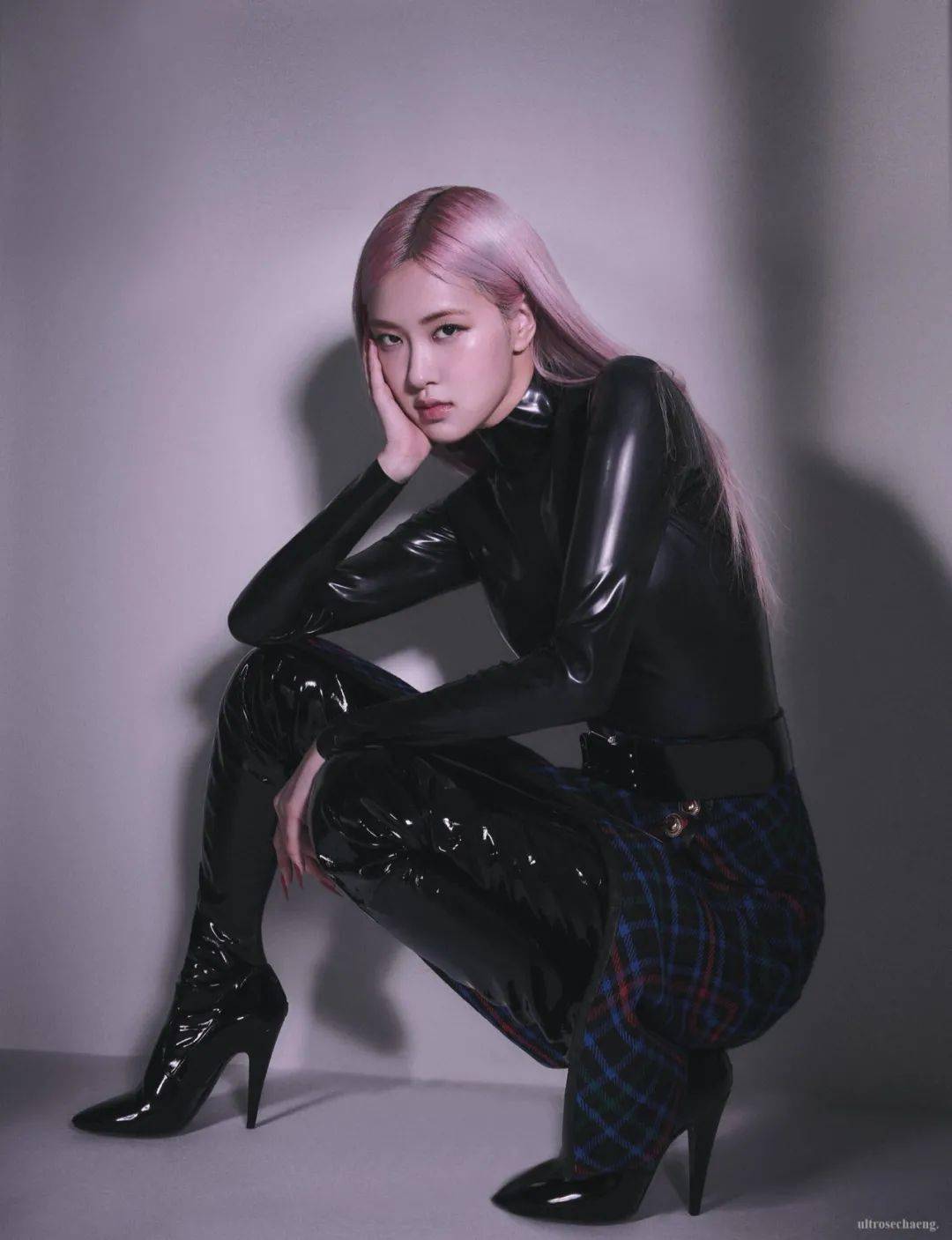 潮流 丨 blackpink 成员 rosé 酷飒造型登杂志封面!