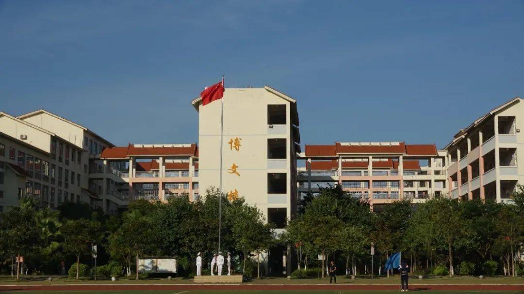 生命在于运动 青春在于拼搏---鹿寨县初级实验中学举办第十八届体育