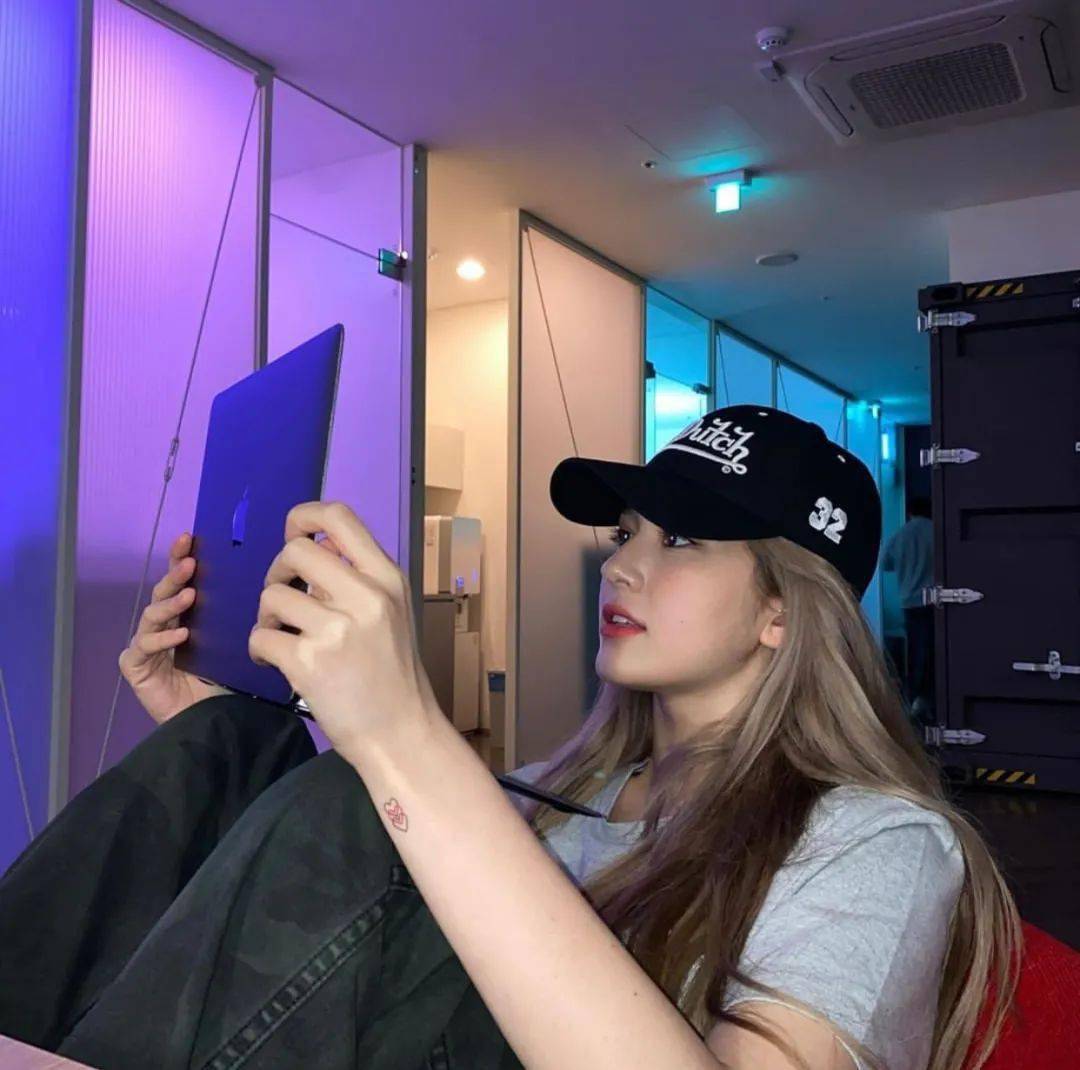 头发|2020秋季必备发色！显白、时髦还温柔100分！黄皮女孩闭眼入！