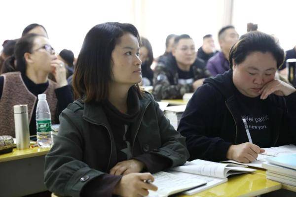 技术|这对母女太励志！一同考学双双被录取，从此成同学！