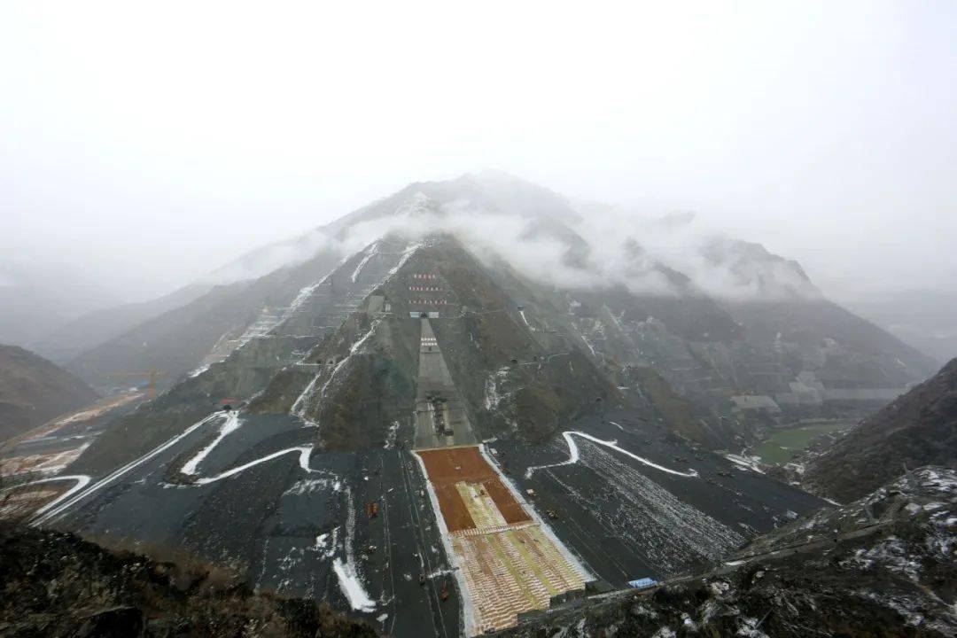 "300米级高心墙堆石坝"施工难题  两河口水电站坐落在川西高原的雅砻