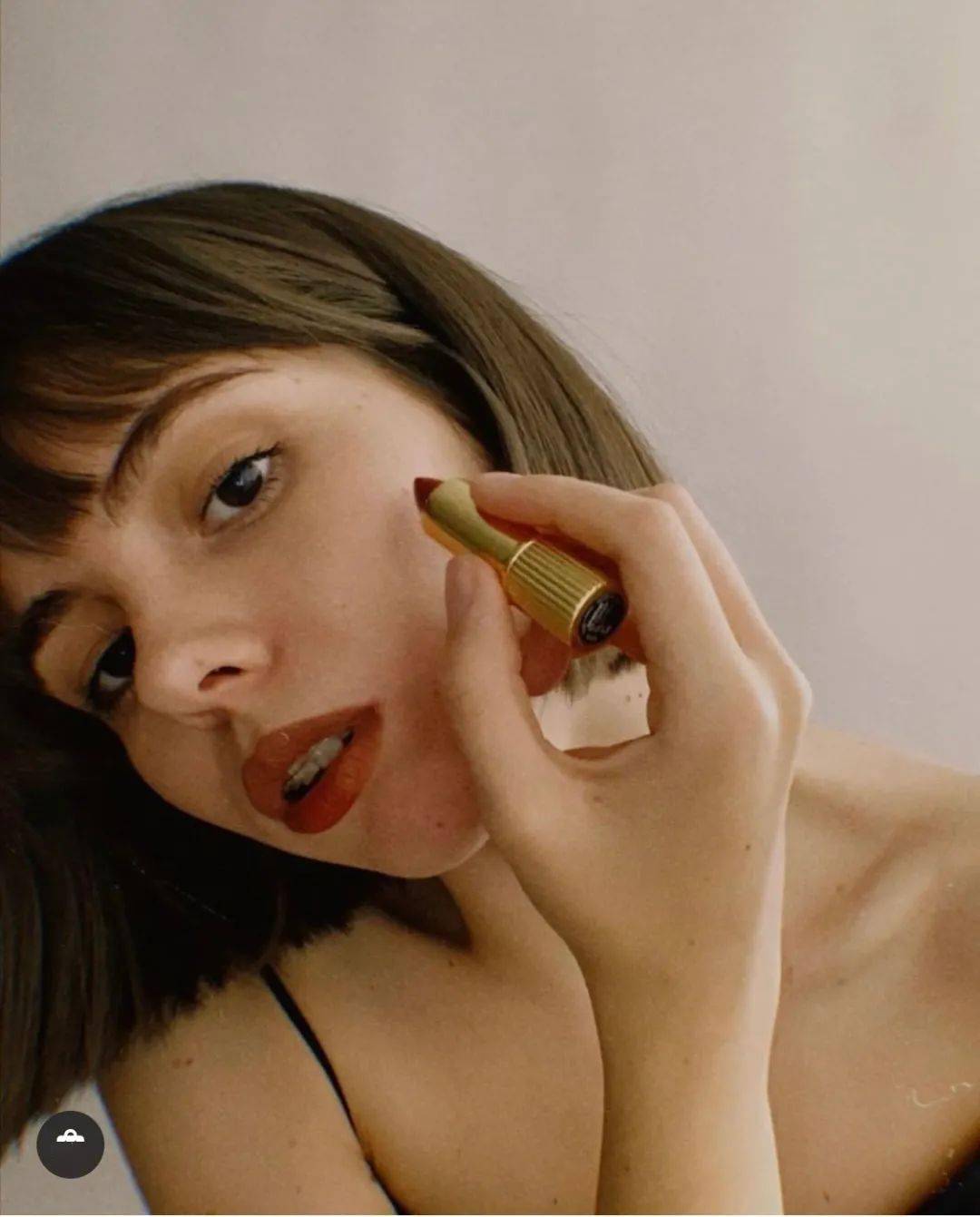 大招|为打破秋冬沉闷，爱豆们发出哪些「妆容大招」？