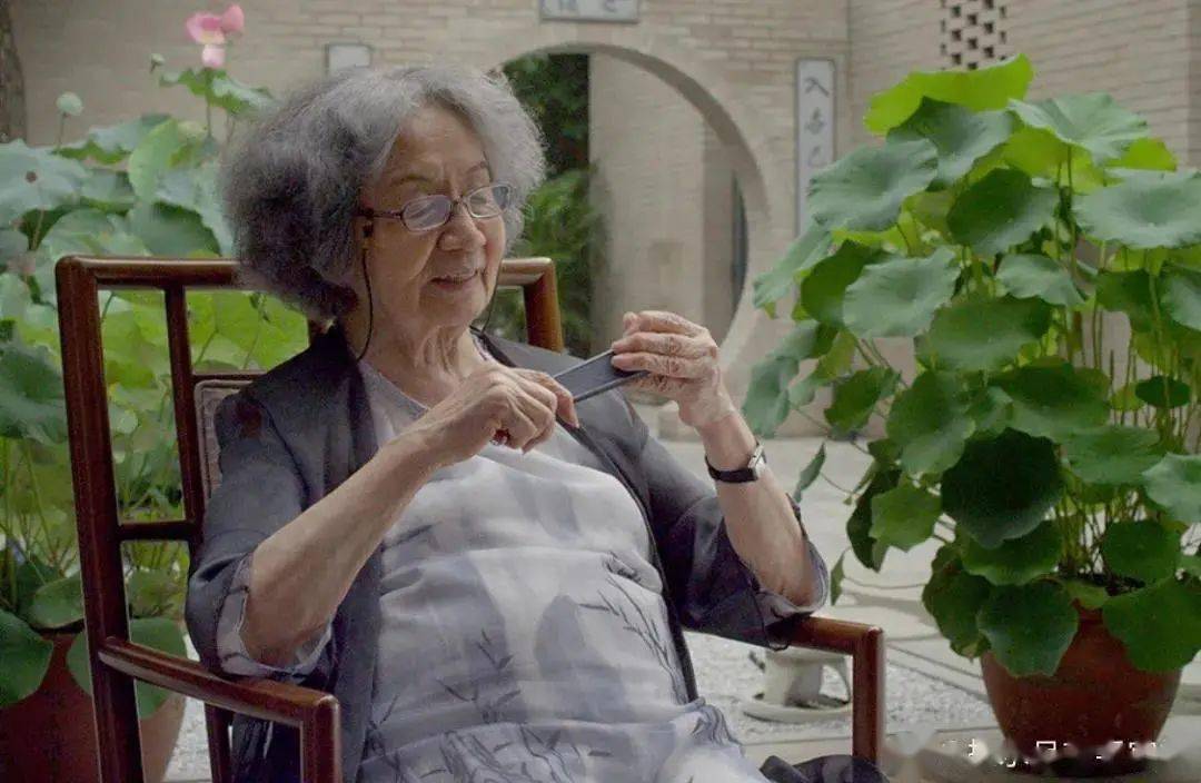 诗词大家叶嘉莹纪录片掬水月在手上映她说最珍视的角色是教师