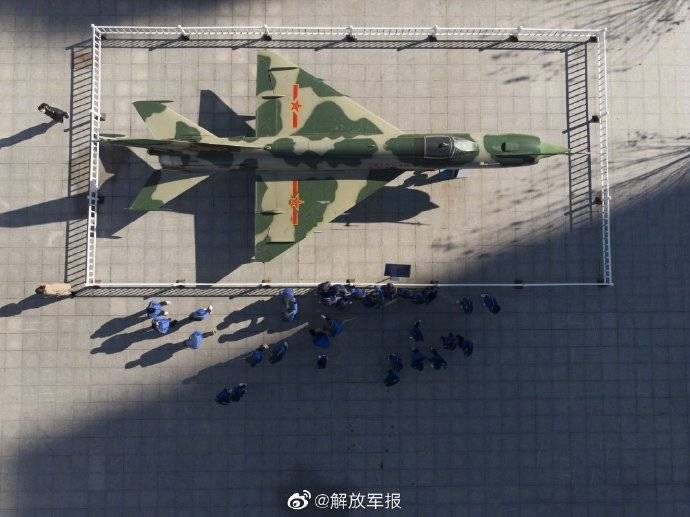 哈尔滨|退役战机进哈尔滨高校 这是最生动的国防教育课！