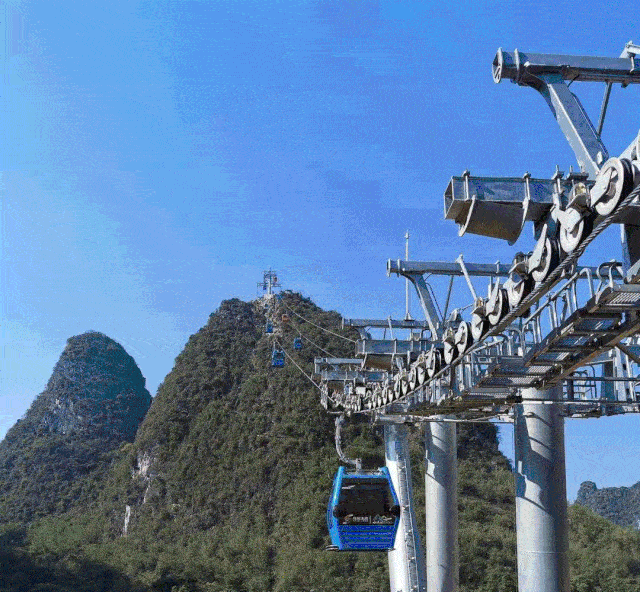 首个山顶空中公园,如意峰再次成了桂林旅游的网红地,以最新的云端视角