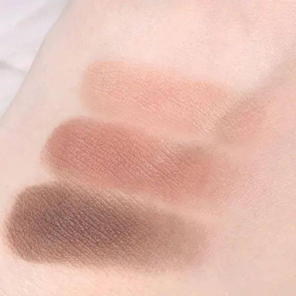 眼影|快速完妆零技巧，1分钟搞定眼影~！