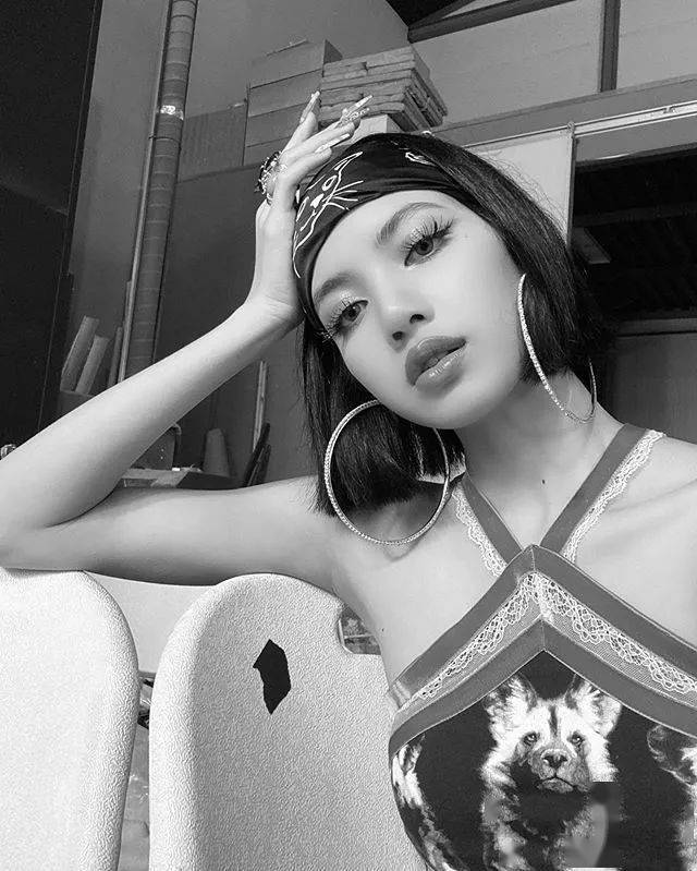 瑞小美|答应我，下次剪头发带着BLACKPINK的新专辑去好吗？