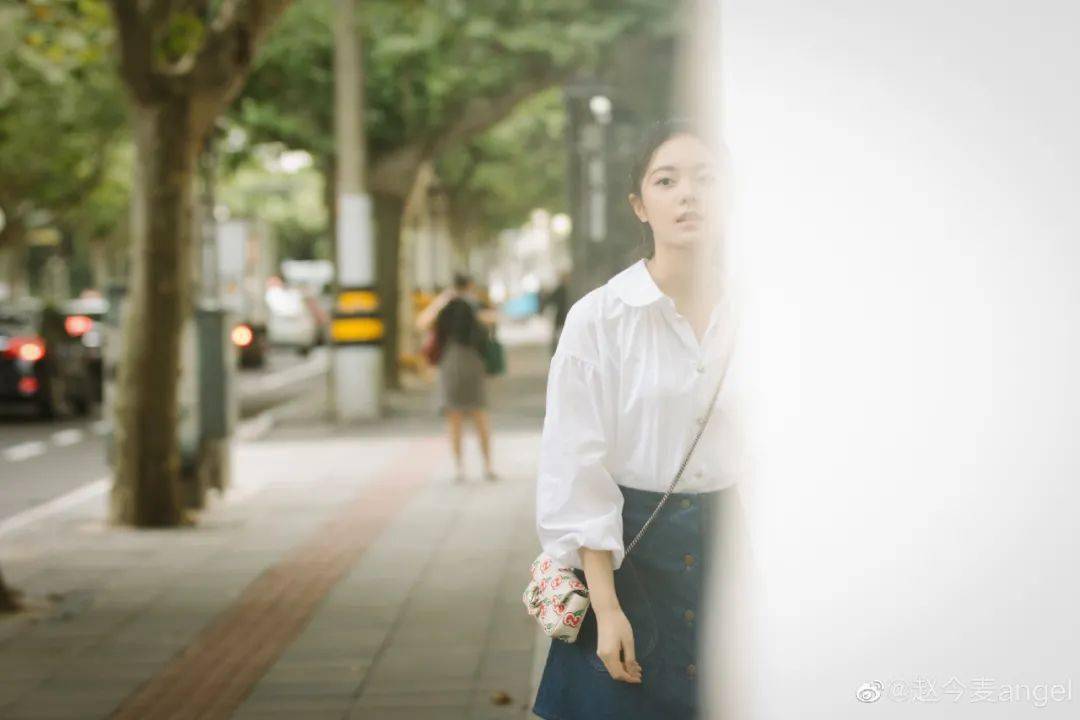 赵今麦|“国民闺女”赵今麦太会搞头发了!麦穗卷+胎毛刘海美丽翻倍!