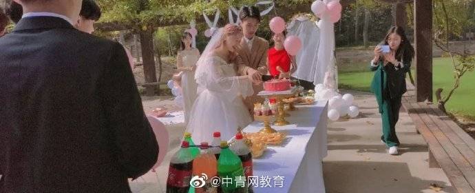 作业|热搜！大学生把结课作业办成“婚礼”