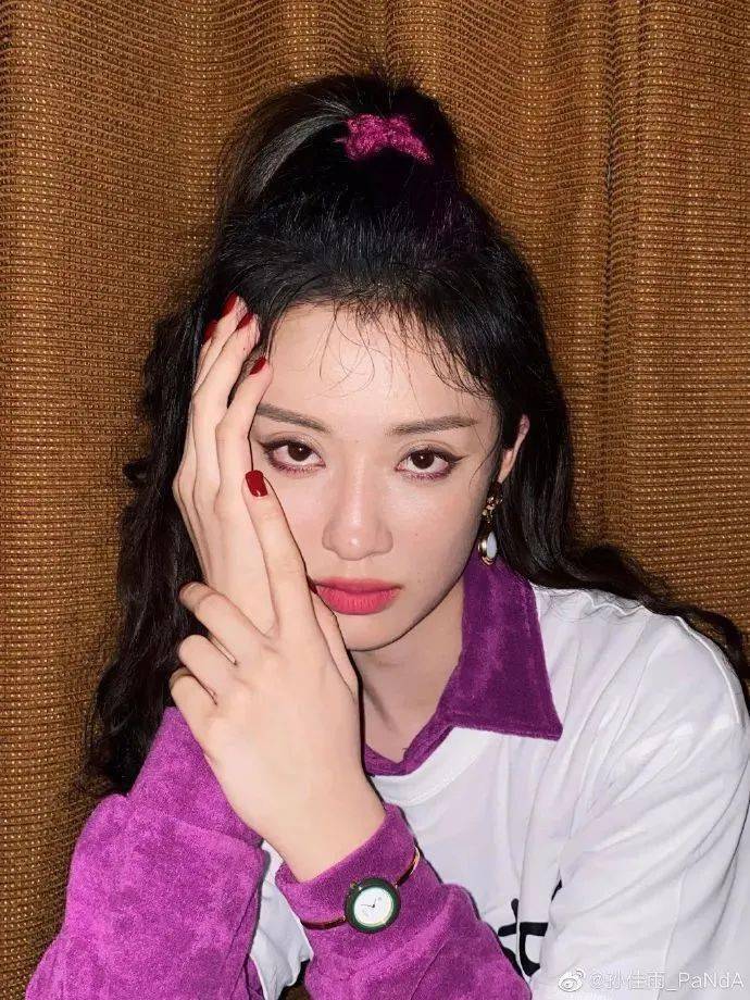 宋妍霏|孟美岐宋妍霏不费吹灰之力的港风妆，看着简单却这么高级？