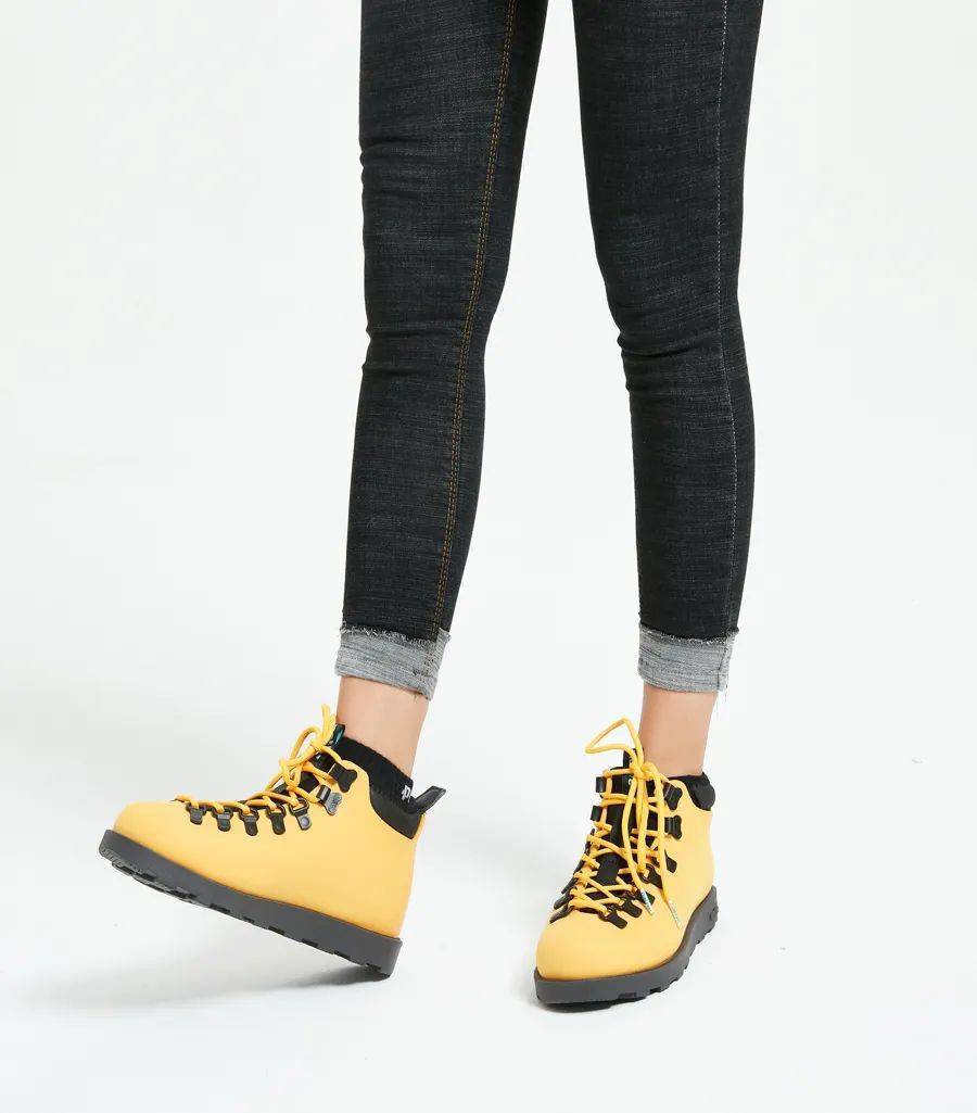 鞋子|好物推荐 | 来自加拿大的马丁靴，轻便保暖，不怕水，大人小孩一起穿！