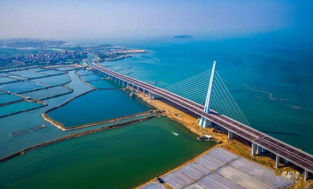 2018年1月5日,滨海东大道(同安大桥至大嶝大桥段)实现全线贯通,大大