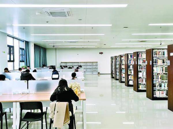 龙文|国际疫情冲击下的海外留学面面观之一：在国内高校借读，感觉像“上班族”