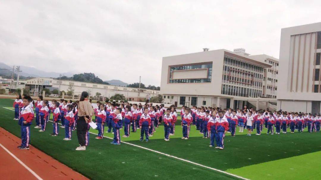 童心向党 领巾飘扬——龙岩市实验小学龙州校区"红领巾向党·争做新