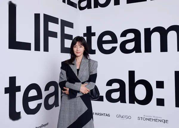 瑞小美|答应我，下次剪头发带着BLACKPINK的新专辑去好吗？