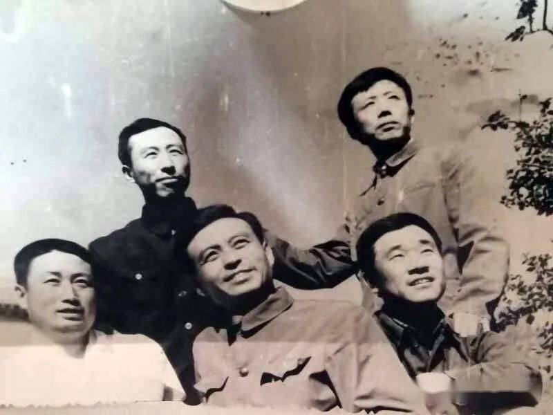 著名的诗词作家 d3ae369bd03c459bbbaba2f5b930b800.jpeg