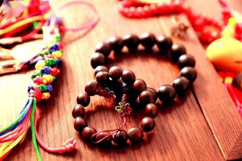 全无|5大奇葩手串:女人越戴越丑,不仅气质全无,还会阴阳失调!