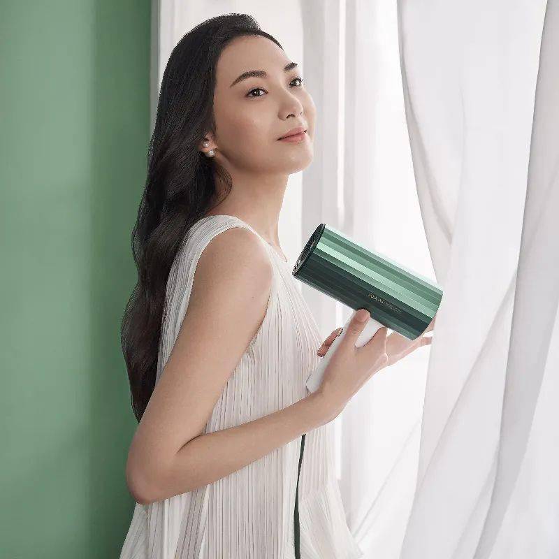 腰斩|这个黑科技吹风机，对标日本大品牌，价格腰斩一半，吹头发就像做发膜！