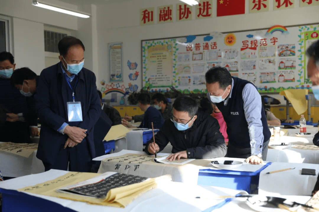 公益书法培训 542647b335ea4542a3ed24e25475798b.png