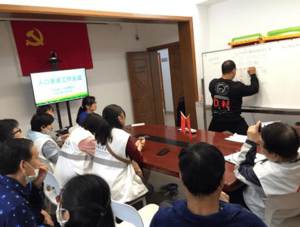 全面开展人口普查入户摸底_人口普查入户图片(2)